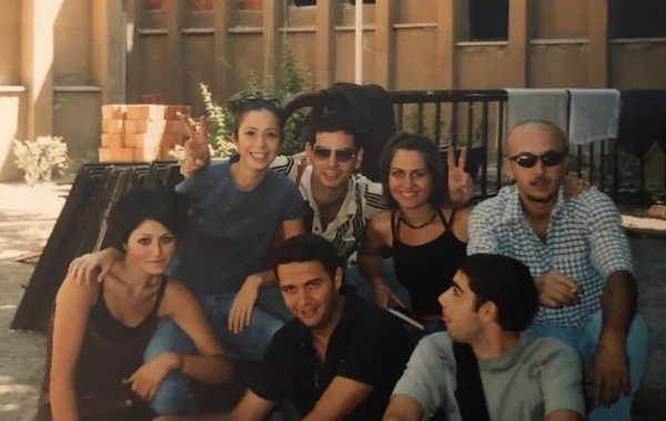 Deniz Çakır 45 yaşında vəfat edən qrup yoldaşı ilə fotolarını paylaşdı