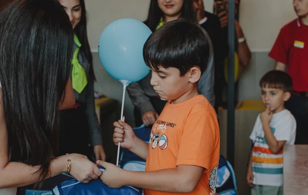 "McDonald"s" və DSMF şəhid övladlarını məktəb ləvazimatları ilə təmin edib