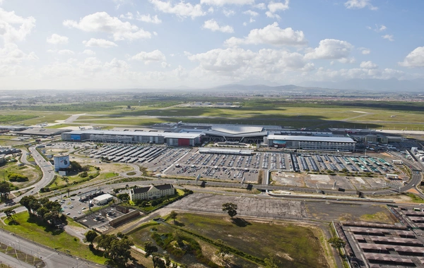 Schiphol hava limanında iki təyyarə toqquşub