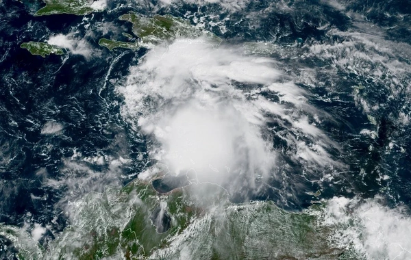 Ölümcül Gezani siklonu Madaqaskara qayıdır: Maksimal qırmızı təhlükə səviyyəsi elan edildi