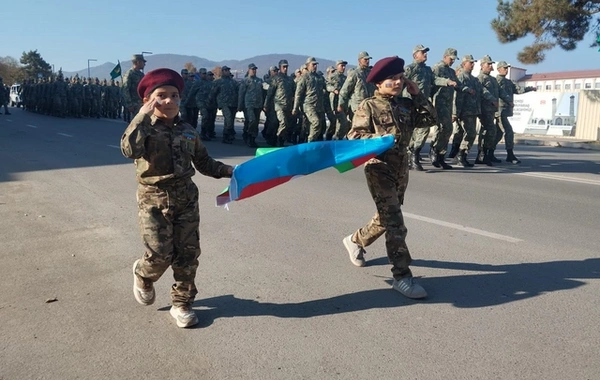 Bölgələrdə Zəfər Günü ilə bağlı hərbçilərin yürüşü keçirilir