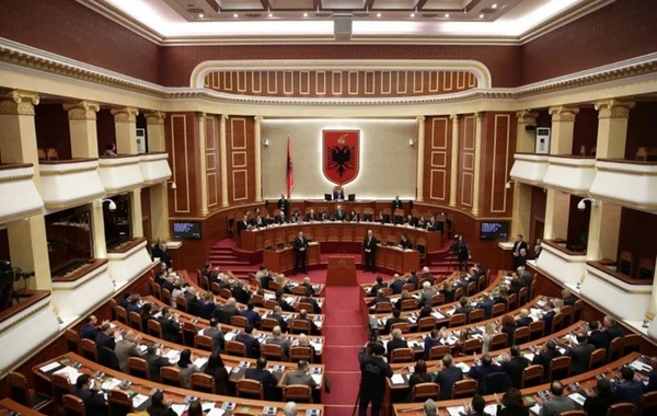Albaniya parlamenti ABŞ-dan 300 milyon dollardan çox məbləğdə müdafiə krediti alınmasını təsdiqləyib