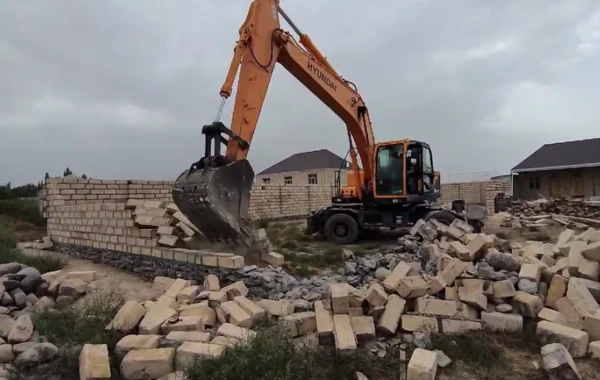 Göygöldə qanunsuz tikili sökülüb