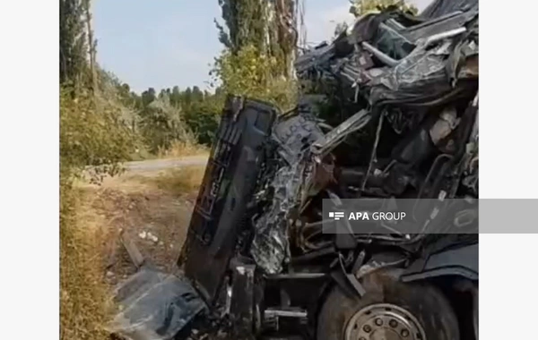 Qusarda yük maşını aşıb, ölən var