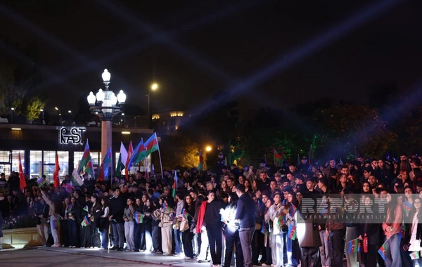 В Баку концерт по случаю Дня Победы завершился фейерверком