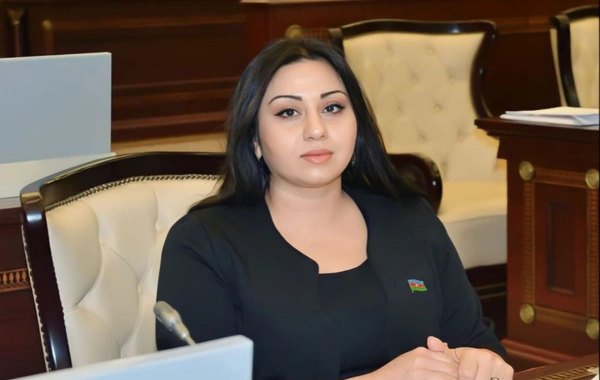 Məktəbdə geyim qaydaları necə olmalıdır? - Örtülü geyinsələr daha yaxşı olar