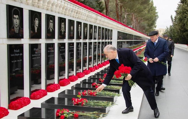 DTX-nin əməkdaşları Şəhidlər xiyabanını ziyarət ediblər