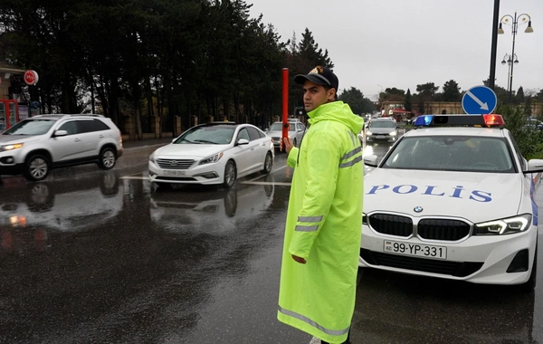 Polis yağışlı havada fasiləsiz xidməti davam etdirir