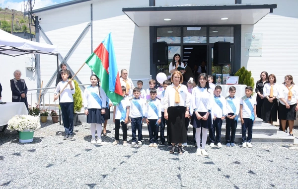 Elm və təhsil naziri Kəlbəcərdə tək məzunun "Son zəng"ində iştirak edib