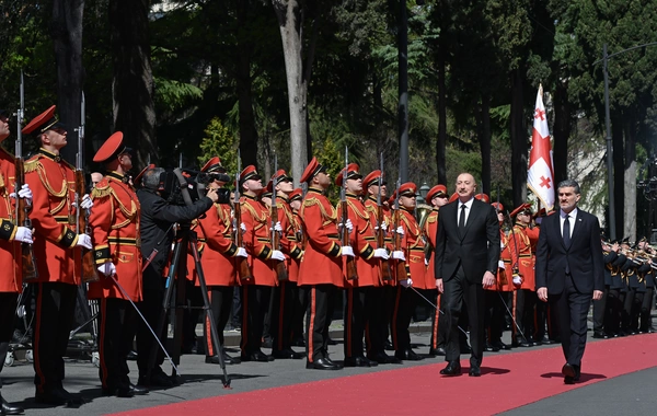 Prezident İlham Əliyevin Tbilisidə rəsmi qarşılanma mərasimi keçirilib