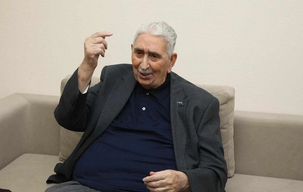 Həmkarlar ittifaqının nümayəndələri Xalq artisti Arif Babayevi ziyarət edib