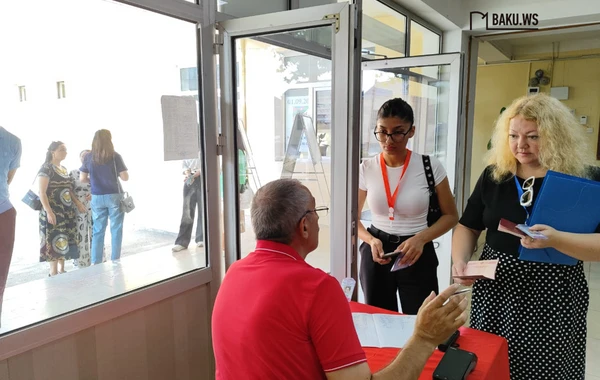 BAKU.WS-in çəkiliş qrupu seçki məntəqəsində olub
