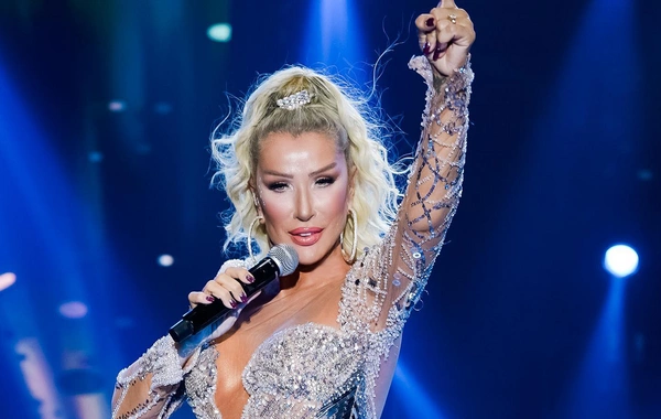 63 yaşlı Seda Sayan: Saçımda ağ tük yoxdur