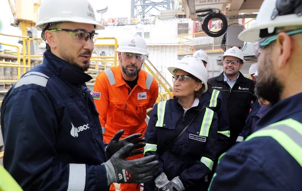 Представители SOCAR ознакомились с работами на буровой установке "Нептун"
