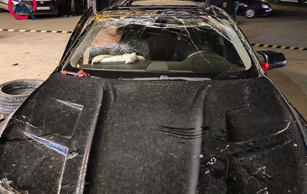 "BMW" idarəetmədən çıxıb aşdı - Yaralılar var