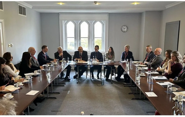 Elçin Əmirbəyov Britaniyada Azərbaycanın Orta Dəhliz çərçivəsində geosiyasi və geoiqtisadi strateji rolunu müzakirə edib