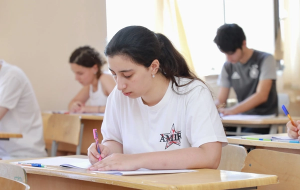 Bu gün abituriyentlər I və IV ixtisas qrupları üzrə imtahan veriblər