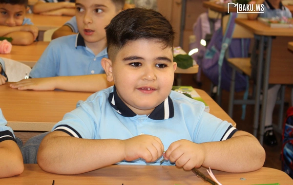 Məktəbin ilk günündən FOTOLAR