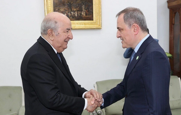 Ceyhun Bayramov Əlcəzair Prezidenti ilə beynəlxalq əhəmiyyətli məsələləri müzakirə edib