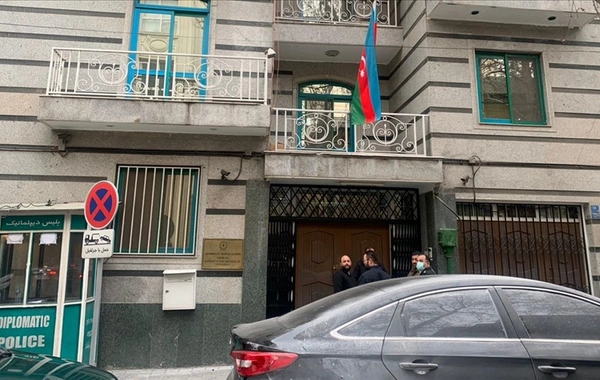 Azərbaycan İrandan diplomatik heyətini çıxarır