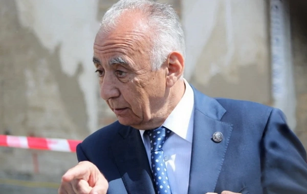 Hacıbala Abutalıbov kəndə köçüb