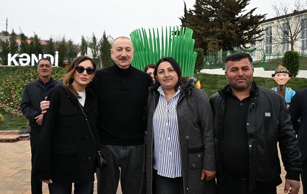 İlham Əliyev Xocavəndin Xanoba kəndində fərdi evlərin və infrastrukturun bərpası sahəsində görülən işlərlə tanış olub