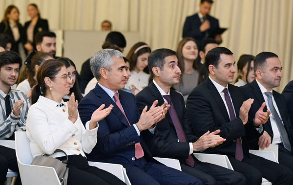 Heydər Əliyev Fondunun dəstəyi ilə alınan musiqi alətlərinin təqdimatı olub Heydər Əliyev Fondunun dəstəyi ilə alınan musiqi alətlərinin təqdimatı olub