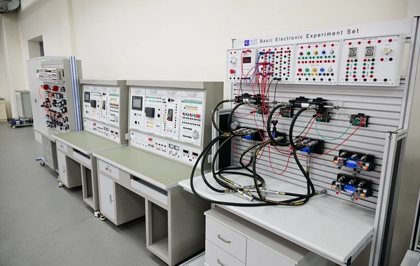 İlham Əliyev Lənkəran Dövlət Peşə Təhsil Mərkəzinin açılışında iştirak edib