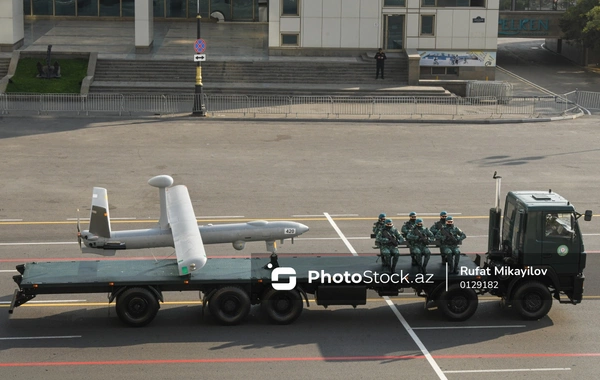 Bakıdakı hərbi paraddan maraqlı FOTOLAR