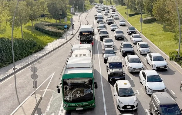Еще на двух улицах Баку организованы специальные полосы для автобусов