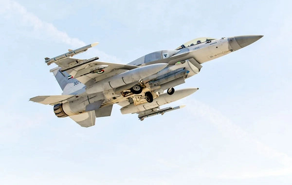Azərbaycan və BƏƏ pilotlarından havada döyüş manevrləri