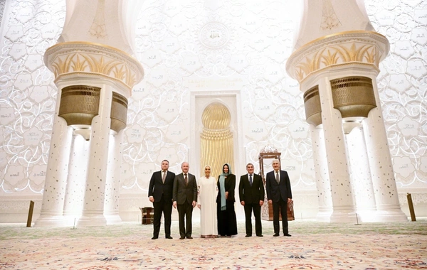 Leyla Əliyeva Əbu-Dabidə Şeyx Zayed məscidini ziyarət edib