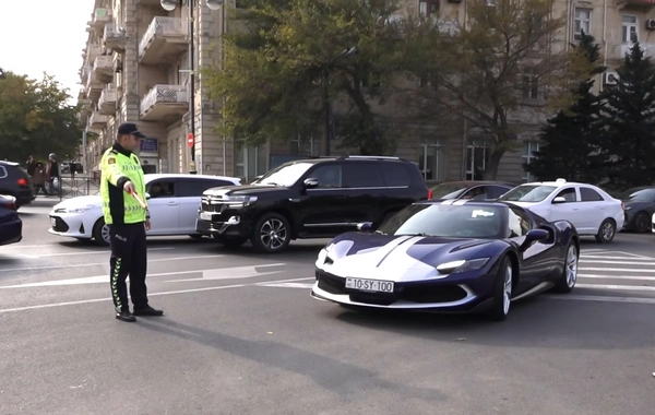 50 manat cərimələnən 850 min manatlıq Ferrari sürücüsü Mirhafiz Seyidovun oğlu imiş