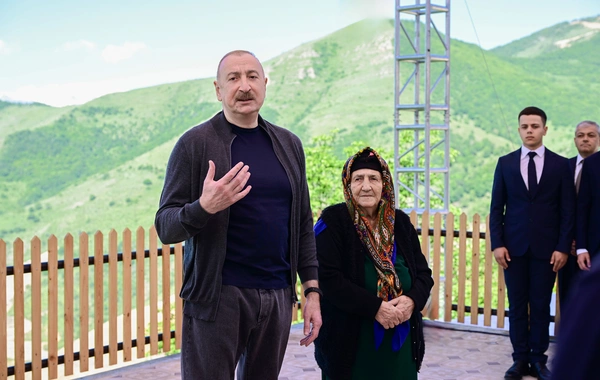 Prezident İlham Əliyev Şuşanın Böyük Qaladərəsi kəndində görülən işlərlə tanış olub, sakinlərlə görüşüb