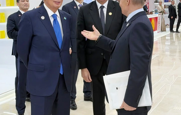 İlham Əliyev Türkmənbaşıda MDB-nin iştirakçı ölkələrinin milli stendləri ilə tanış olub