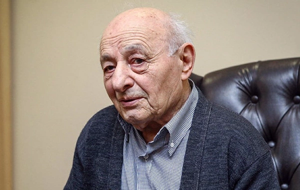 Ömər Eldarov: Anarın heykəlini hazırlayıram, özü müraciət etdi