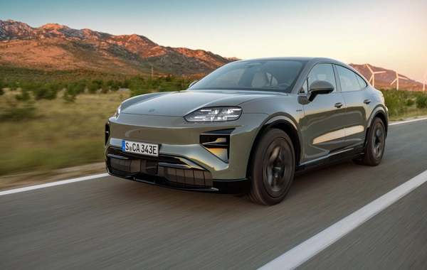 İkonadan ilhamlanıb: Yeni Porsche Cayenne Coupe Electric