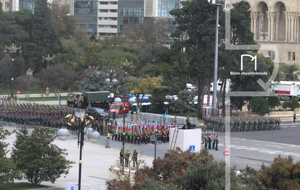 В Баку прошел марш военнослужащих в честь Дня Победы