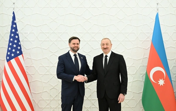 В Баку состоялась церемония официальной встречи вице-президента Соединенных Штатов Америки