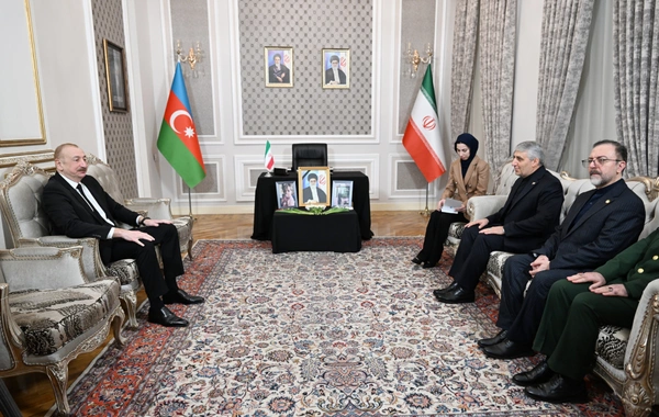 Prezident İlham Əliyev İranın ölkəmizdəki səfirliyində olub, başsağlığı verib
