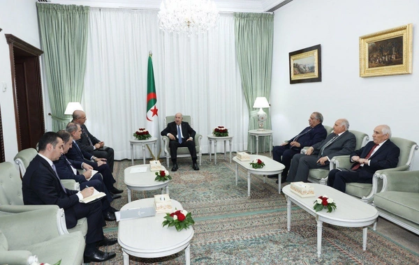 Ceyhun Bayramov Əlcəzair Prezidenti ilə beynəlxalq əhəmiyyətli məsələləri müzakirə edib