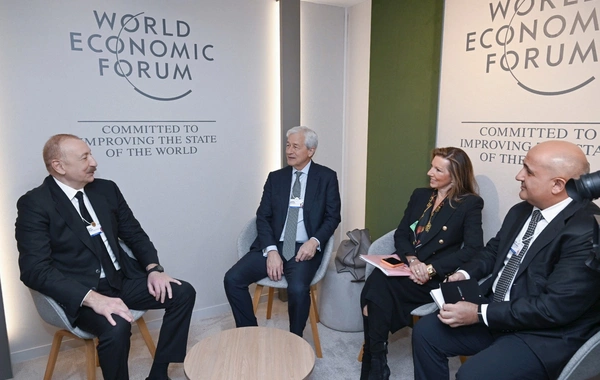 İlham Əliyev Davosda J.P. Morgan şirkətinin sədri və baş icraçı direktoru ilə görüşüb