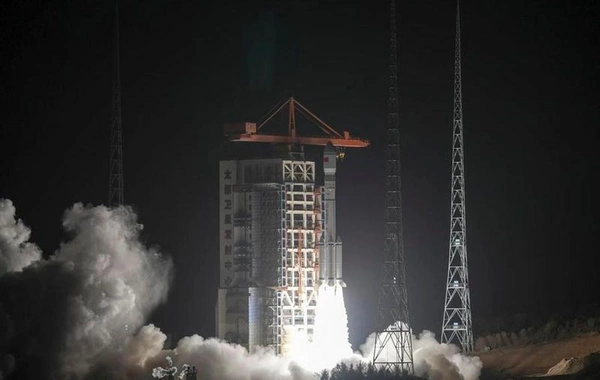 Çin "Uzun Yürüş-6" raketi ilə yeni peyk qrupunu orbitə buraxdı