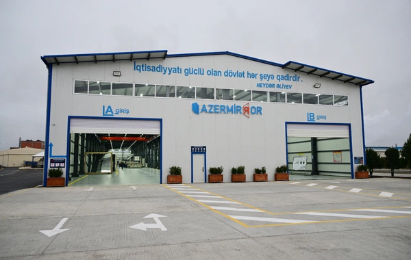 Prezident İlham Əliyev Sumqayıt Sənaye Parkında güzgü vərəqələrin istehsalı zavodunun açılışında iştirak edib