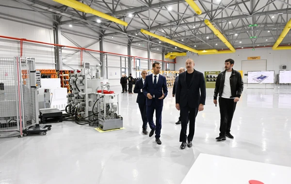 Prezident Ağdam Sənaye Parkında görülən işlərlə tanış olub, zavodların açılışlarında iştirak edib