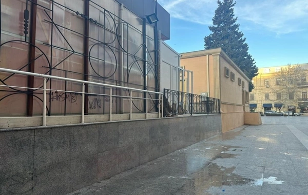 Nizami Kino Mərkəzinin divarına qraffiti çəkən şəxslər saxlanılıb