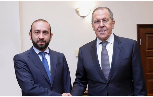 Lavrovla Mirzoyan Ermənistan, Azərbaycan və ABŞ liderlərinin görüşünün detallarını müzakirə edib