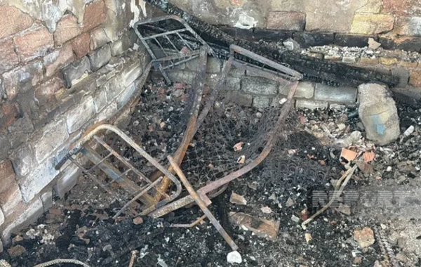 Sumqayıt sakininin evi yanaraq kül oldu
