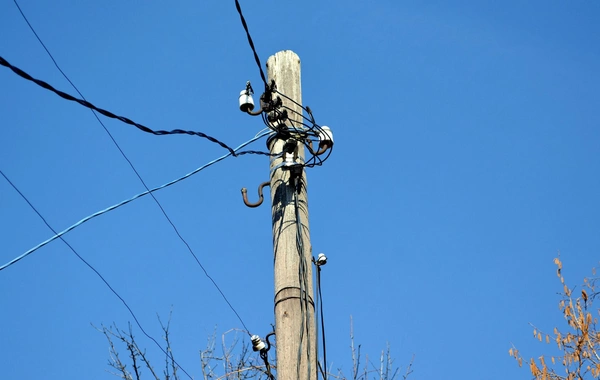 Beyləqan sakini elektrik dirəyindən yıxılaraq ölüb