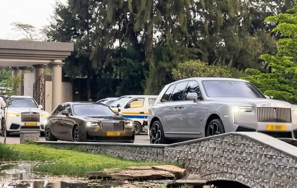 Dəbdəbəli yas mərasimindəki Rolls-Royce korteji diqqət çəkdi